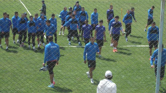 Jugadores de Bolívar iniciando su trabajo en Tembladerani, Foto: Luis Sándoval %image_alt%