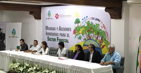 El presidente Evo Morales y el sector forestal se encuentran reunidos en Santa Cruz