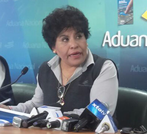 La presidenta de la aduana Marlene Ardaya informa sobre la existencia de dos paginas electronicas que ofertan ilegalmente articulos de la subasta