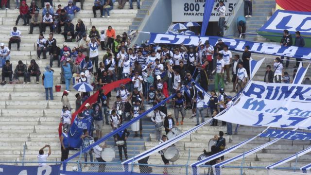 Hinchas del plantel de San José durante el partido con Wilstermann. Foto: Etzhel A. Llanque %image_alt%