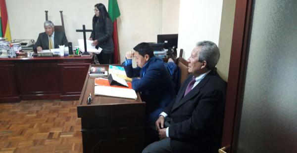 El comunicador llegó a la sede de Gobierno para recabar información sobre su situación jurídica.