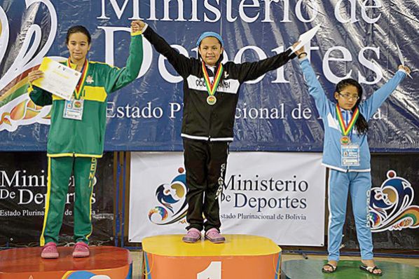 ANDREA RAMÍREZ, CAMPEONA EN 50 METROS ESPALDA DENTRO DE LOS PLURINACIONALES SUCRE 2016. SEDEDE DE COCHABAMBA