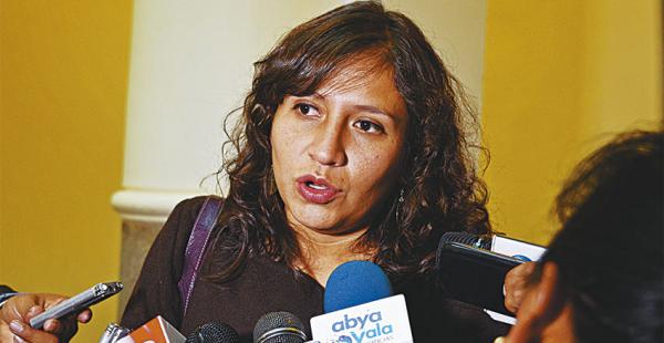Adriana Campero es la ministra más joven del gabinete presidencial. Fue el blanco de ataques verbales