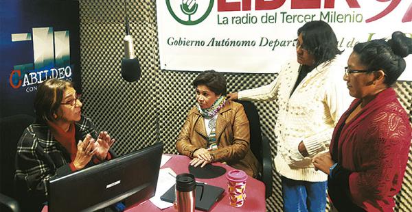 Con su gran equipo de trabajo El programa Cabildeo lo realiza en coordinación con Roxana Lizárraga y otras seis personas más, quienes se sienten orgullosas de tener una jefa como Amalia.