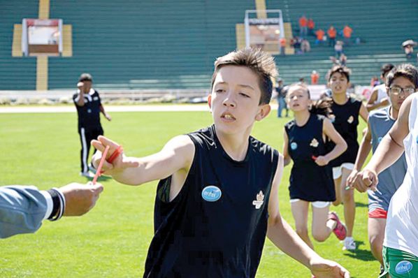 NIÑOS DEL LOYOLA EN UNA DE LAS PRUEBAS DE MINIATLETISMO. SEDEDE DE COCHABAMBA
