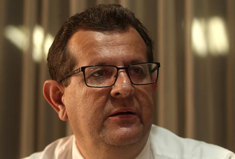 Ricardo Klinsky tramita la condecoración del Cóndor de los Andes para el canal universitario cruceño