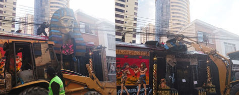 Destrucción de la cabeza de faraón del club nocturno Katanas.