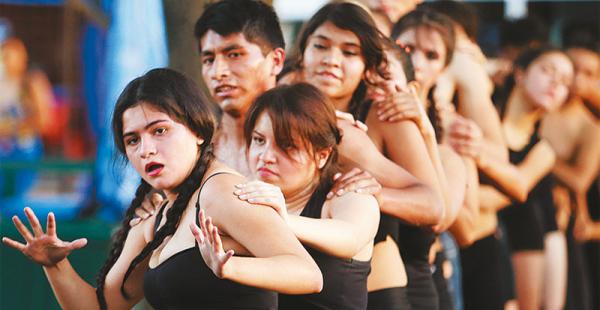 Ser_Performance se presentó anoche en el parque El Arenal