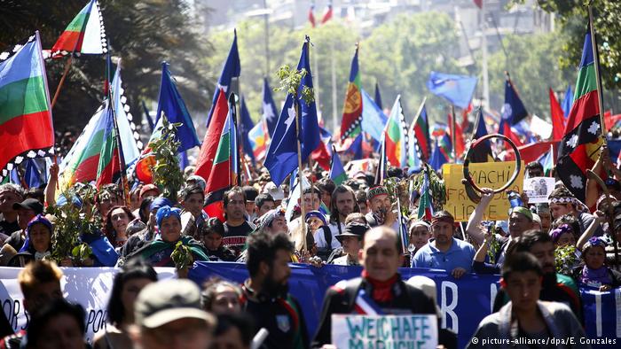 Chile Mapuche Widerstand in Santiago (picture-alliance/dpa/E. Gonzales)