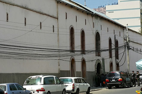 El frontis del penal de San Pedro en la ciudad de La Paz. Foto: Ángel Guarachi