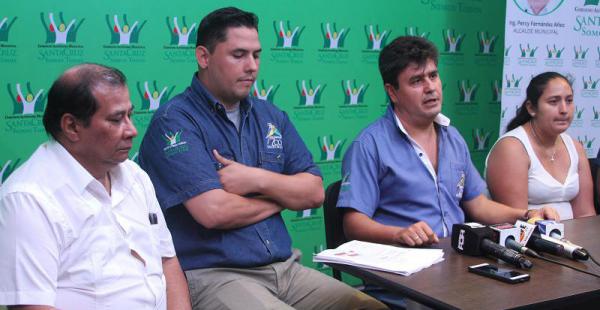 Las autoridades del Zoo junto a la mamá del niño que fue mordido