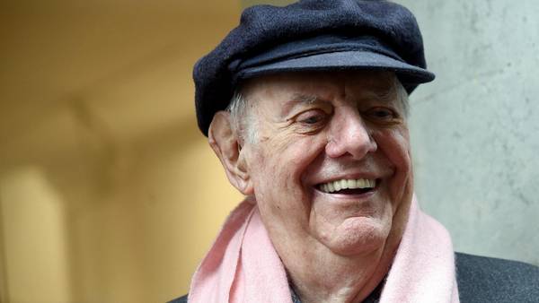 Dario Fo, premio Nobel de Literatura en 1997, falleció hoy a los 90 años en un hospital de Milán, donde se encontraba ingresado desde hace unos días por problemas respiratorios. EFE/Daniel Dal Zennaro