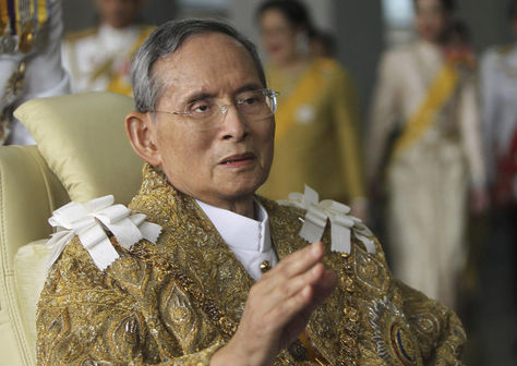 El rey de Tailandia, Bhumibol Adulyadej, celebrando su 83 cumpleaños. Foto: Archivo EFE