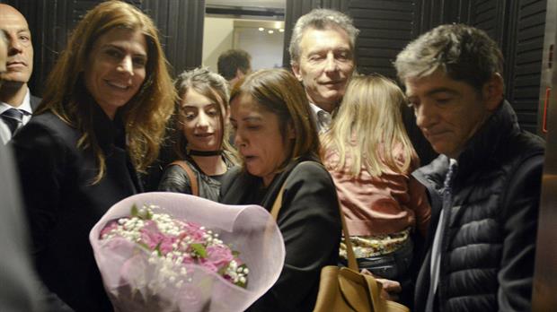 Macri, Awada y sus hijos, esta mañana al llegar al hotel De Russie, en Roma