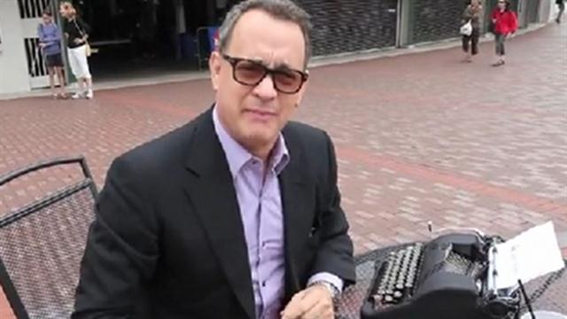 El actor con una de sus máquinas