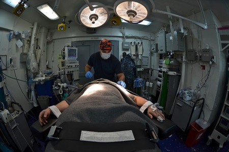 1024px Us Navy 120117 N Mh561 116 Lt Jacob Pletcher Induces General Anesthesia On A Patient About To Undergo Surgery In The Operating Room Of The Nimitz