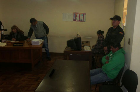 El sindicado por la muerte de Rodolfo Illanes, Ángel Aparaya en la audiencia de medidas cautelares en El Alto. Foto: Dennis Luizaga