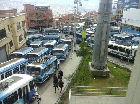 Transportistas de La Paz bloquean en la avenida Buenos Aires. Foto: Jorge Quispe