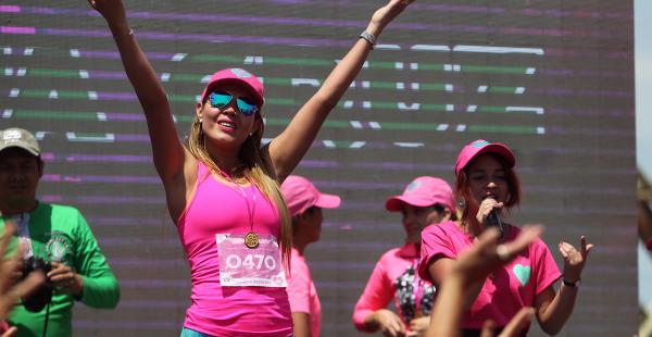 Las mujeres completaron un recorrido de 4 kilómetros en el Cambódromo