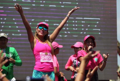 Las mujeres completaron un recorrido de 4 kilómetros en el Cambódromo