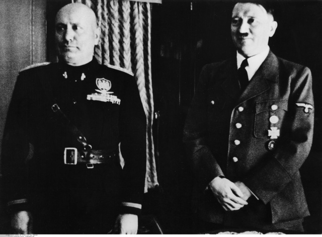 Hitler, en el tren especial de Mussolini junto a él.
