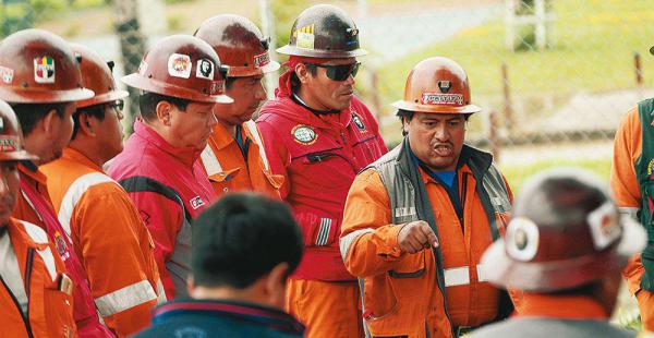 Los mineros sostuvieron una reunión la tarde de ayer en las mismas instalaciones de Emipa. Hoy se sentarán con ejecutivos de la firma