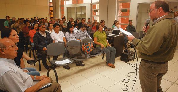 Sectores educativos escucharon la explicación de la consultoría