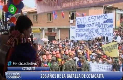 El presidente Evo Morales se dirige a los pobladores de la potosina Cotagaita en el acto de la batalla del mismo nombre.