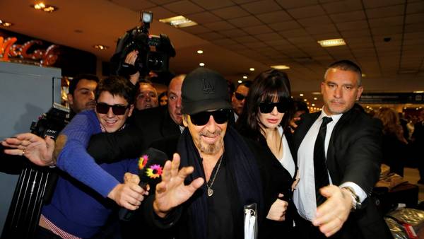 Pacino casi no habló con la prensa, pero saludó y se mostró sonriente. (Gustavo Ortiz)