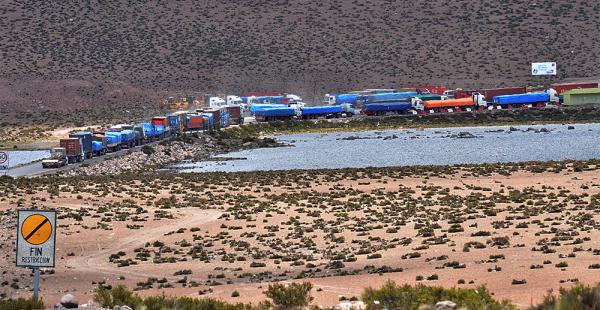 En el paso fronterizo de Chungará se registra un flujo diario de entre 500 y 700 camiones bolivianos de alto tonelaje de ida y vuelta