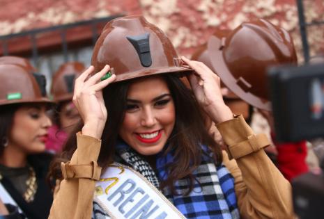 La reina Hispanoamericana saliente también disfruta de las actividades junto a las chicas