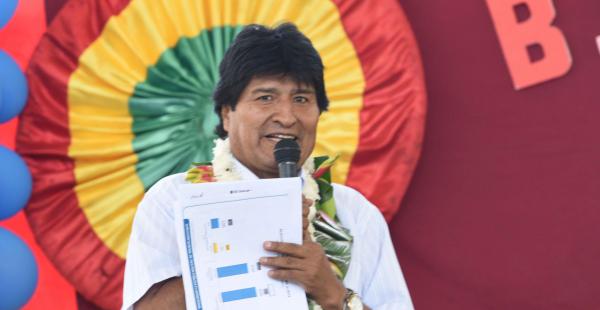 El presidente Evo Morales entregó un tinglado para un colegio, 22 viviendas sociales y un sistema de agua potable en la comunidad Yuracaré La misión del municipio de Chimoré.