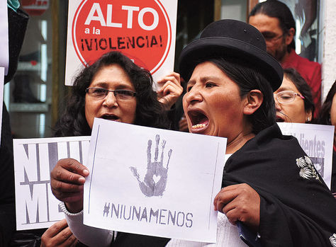"Ni una menos" fue el lema que unió a mujeres de América Latina, incluida Bolivia, el miércoles en una movilización contra el feminicidio.
