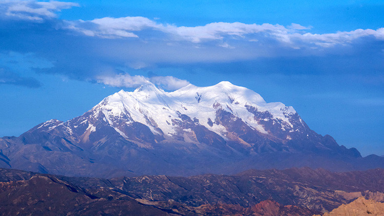 Montaña del Illimani, La Paz, Bolivia, vista desde la cuidad de El Alto.