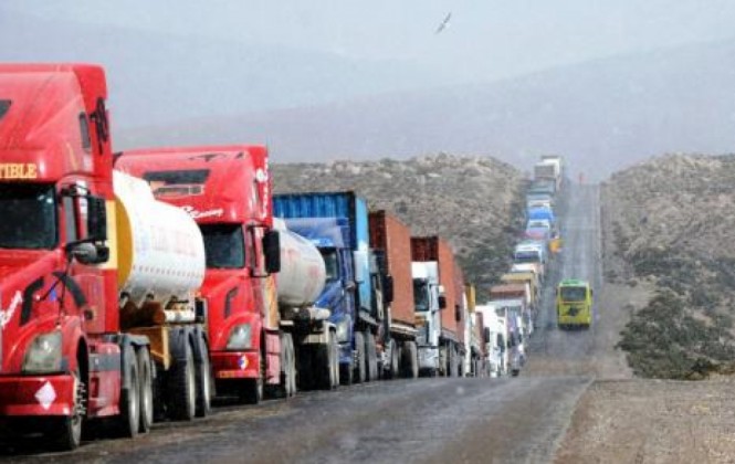 Transportistas piden usar otros puertos para no ser afectados por paros en Chile
