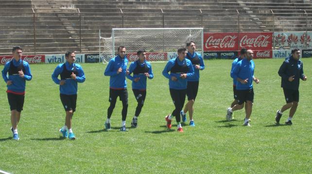 Jugadores de Bolívar hicieron un trabajo de recuperación tras el clásico paceño. Este miércoles se enfrentan a Petrolero de Yacuiba. Foto: Luis Sandóval %image_alt%