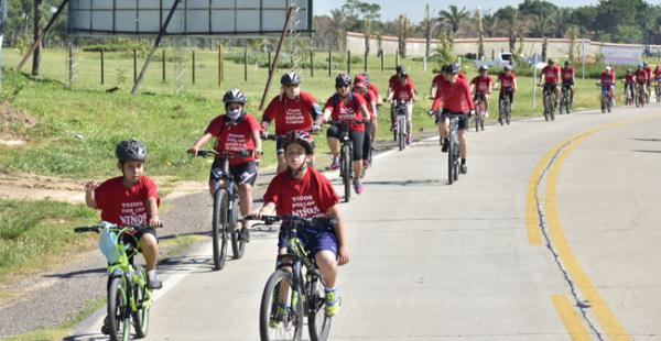 Los ciclistas participaron de la caravana por la alegría de los niños de Porongo