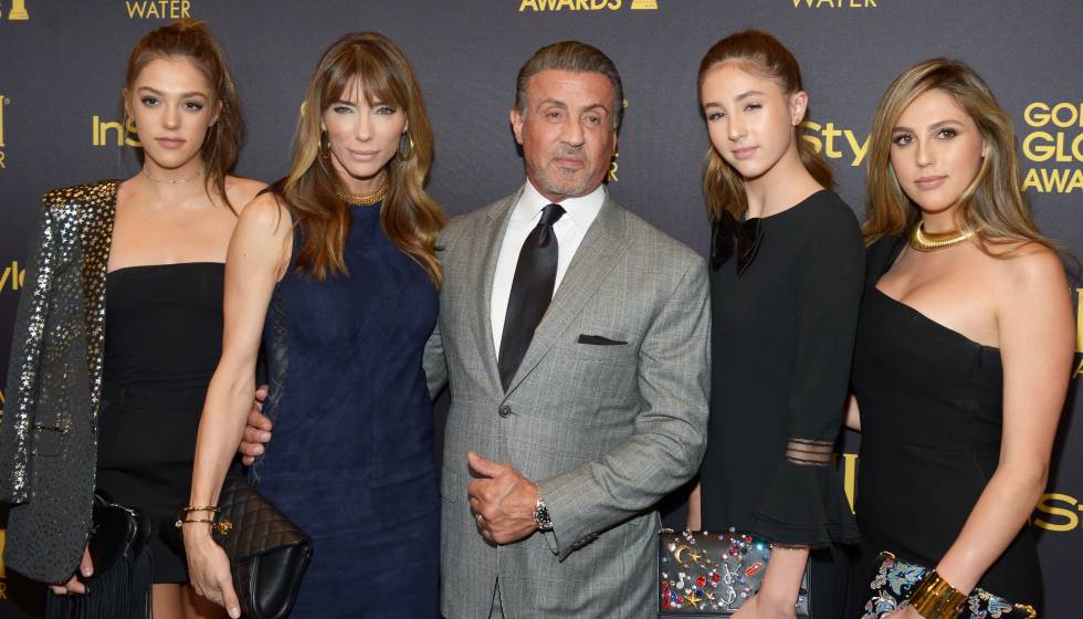 De izquierda a derecha: Sistine Stallone, Jennifer Flavin, Sylvester Stallone y sus otras dos hijas Scarlet y Sophia, en la fiesta celebrada por la Asociación de la Prensa Extranjera en Hollywood, el jueves en Hollywood.