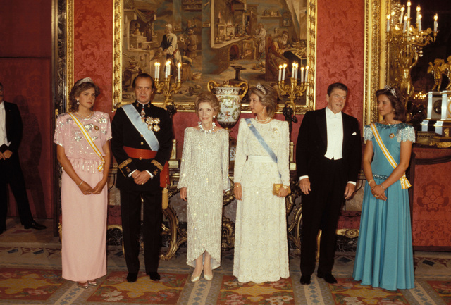 Los Reagan junto a los reyes y las infantas Cristina y Elena