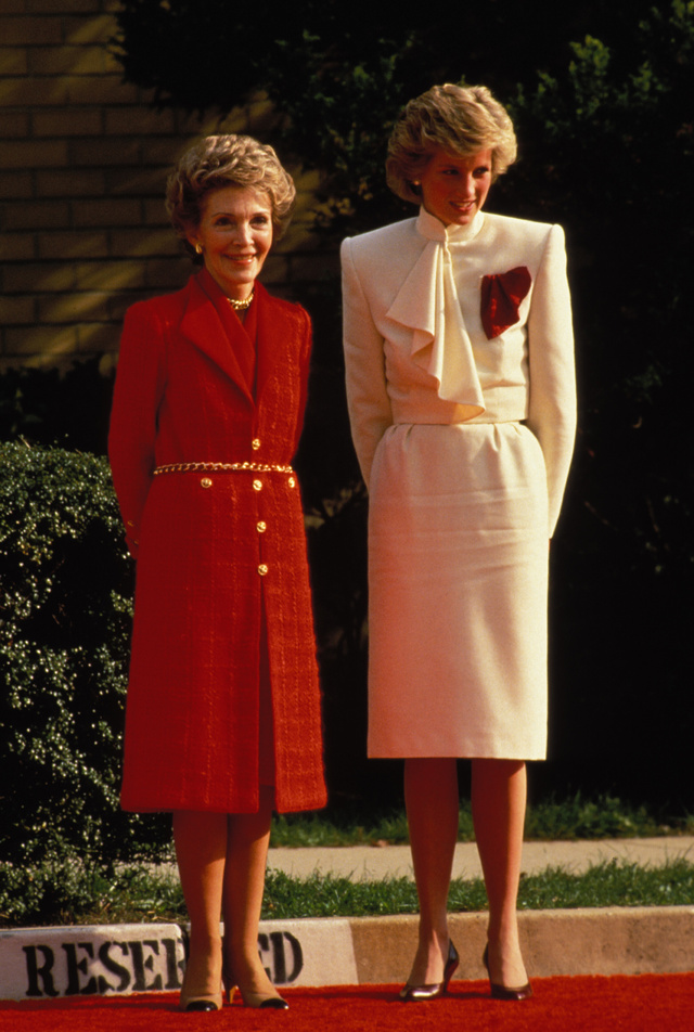 Nancy Reagan junto a Lady Di.