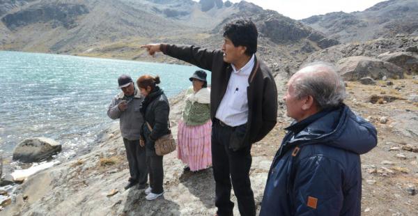 El primer mandatario inspeccionó esta jornada las obras en la laguna Kasiri, en el macrodistrito Hampaturi.