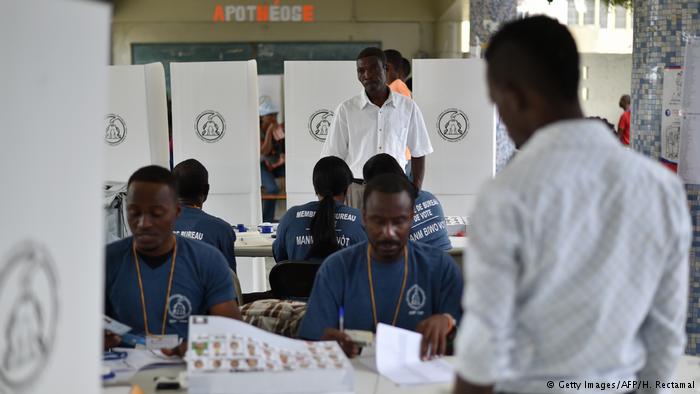 Centro de votaciones en Lycee National Petion Ville, en la capital Port-au-Prince.