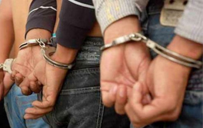 Tres adolescentes violan a una colegiala y mandan las fotos por WhatsApp