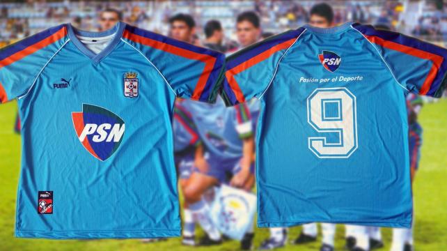 La camiseta rinde homenaje a uno de los ídolos de la academia. Foto:BNN/DIEZ %image_alt%