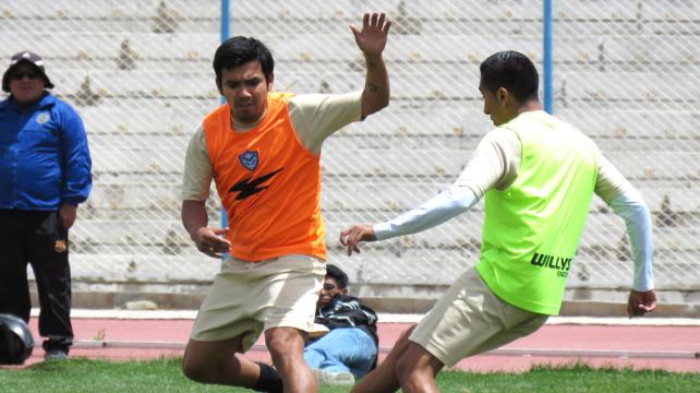 Jhosimar Prado acumuló su tercera tarjeta roja en el torneo. Foto: Etzhel Arturo Llanque %image_alt%