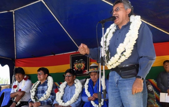 Gobernador Canelas pide a Morales no cerrar el programa Evo Cumple, que es Gobernador Canelas pide a Morales no cerrar el programa Evo Cumple, que es