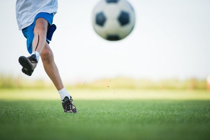 Beneficios-fútbol-niños-e1467977740184-700x467