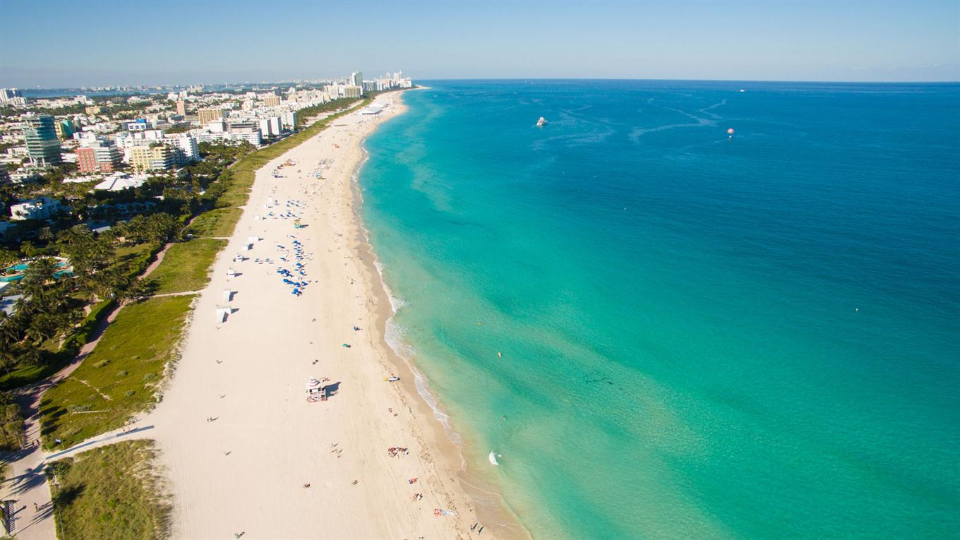 Todos los granos que componen la costa de Miami Beach fueron puestos ahí por los hombres Shutterstock