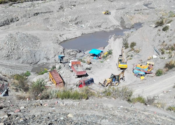 ACTIVIDAD MINERA EN CERCANÍAS DEL ILLIMANI; MUNICIPIO DE PALCA.