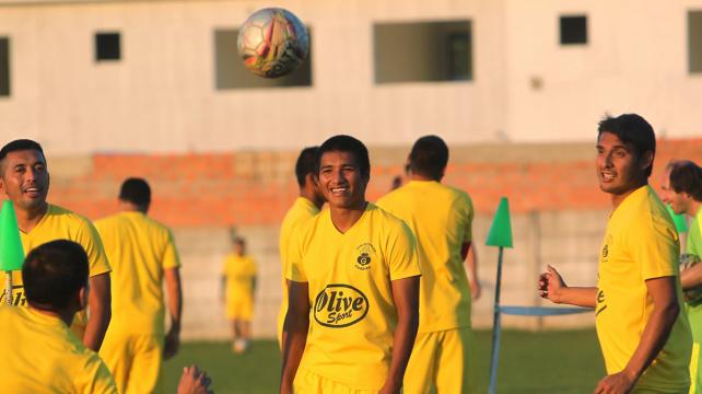 Guabirá cerrará prácticas este sábado en Montero. Castillo (dcha.) será titular ante Bolívar. Foto. DIEZ %image_alt%